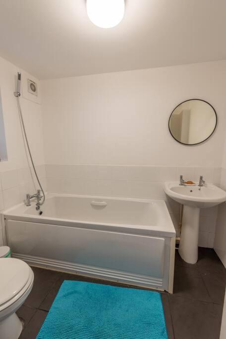 The Tempest, Sea Views, Coastal & Rural Walks. Apartment อิลฟราคูมบ์ ภายนอก รูปภาพ
