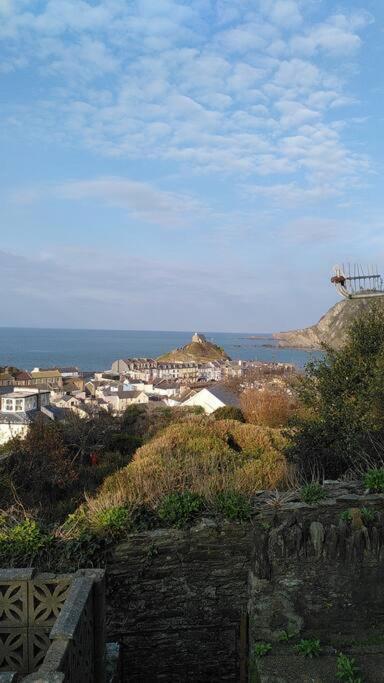 The Tempest, Sea Views, Coastal & Rural Walks. Apartment อิลฟราคูมบ์ ภายนอก รูปภาพ